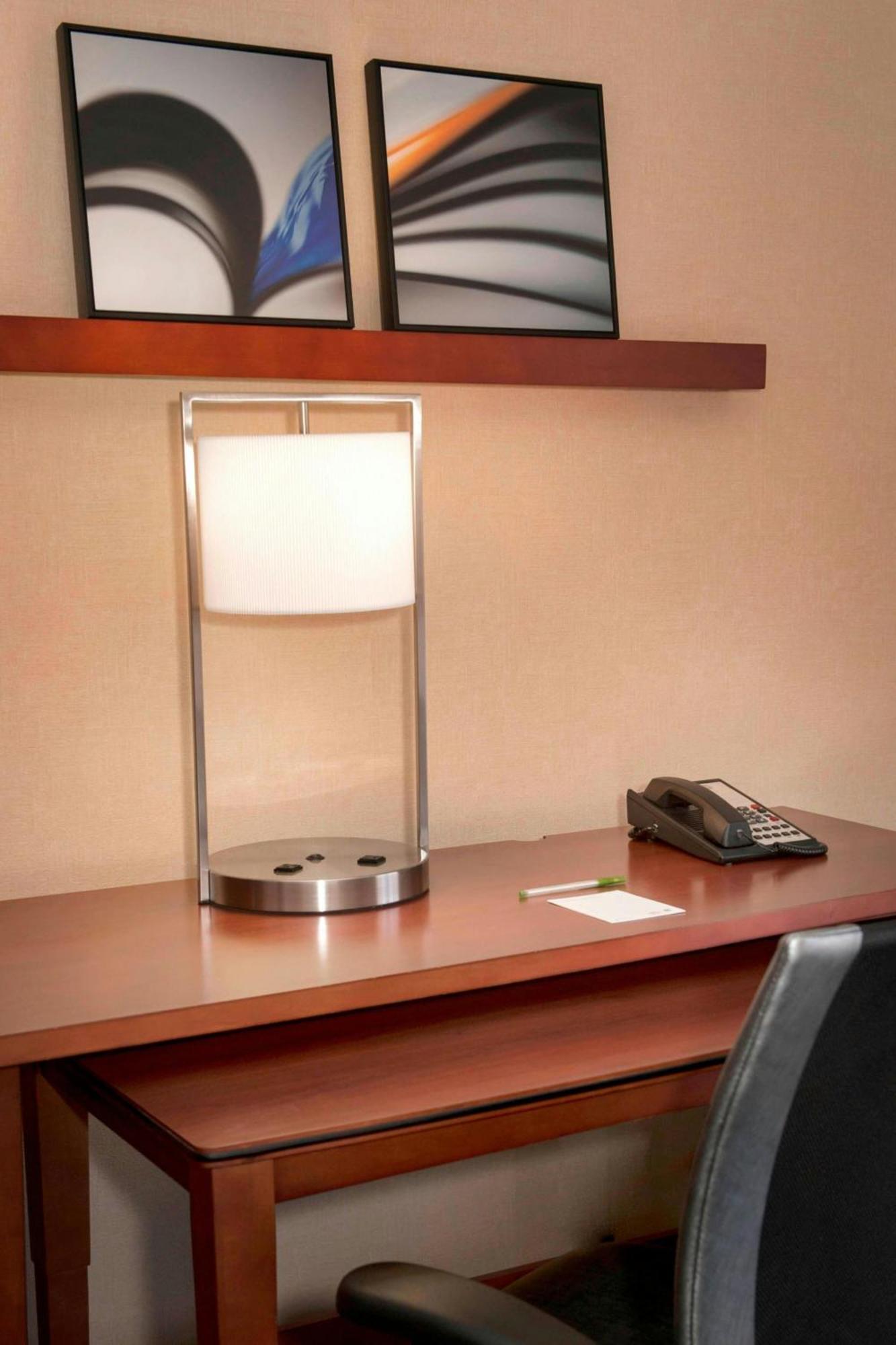 Courtyard By Marriott Hartford Windsor Airport Hotel Exterior photo