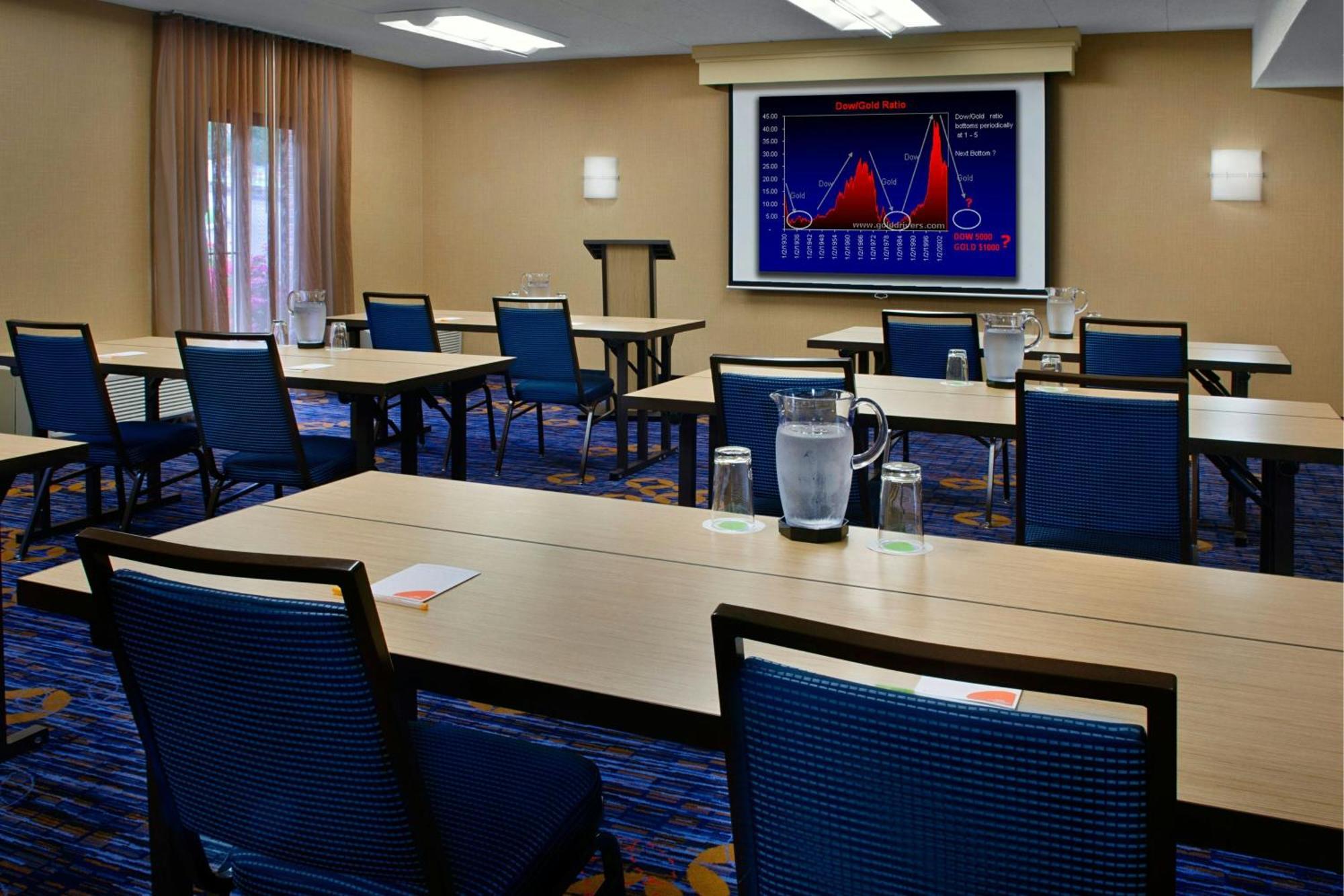 Courtyard By Marriott Hartford Windsor Airport Hotel Exterior photo