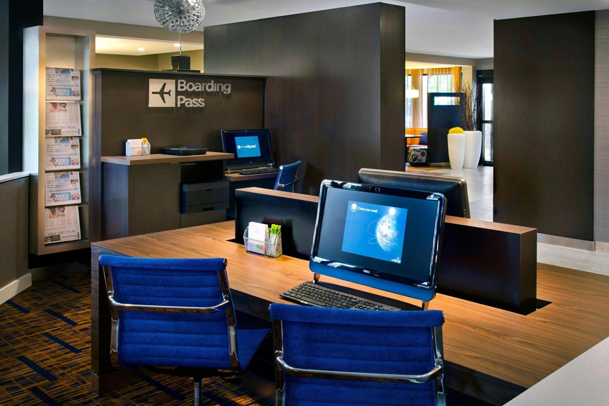 Courtyard By Marriott Hartford Windsor Airport Hotel Exterior photo